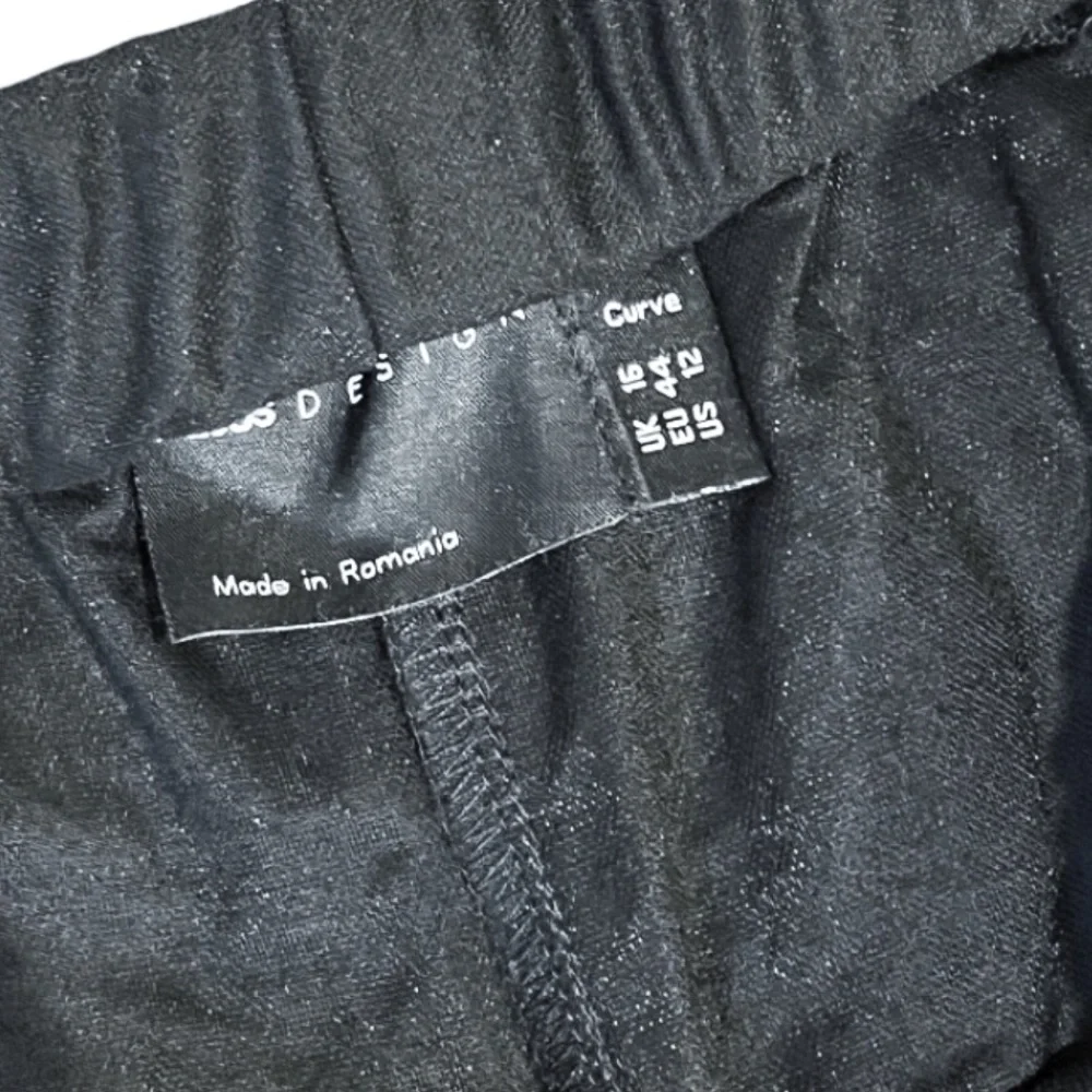 ASOS Design Textured Beach Shorts - Black - Picture 7 of 9